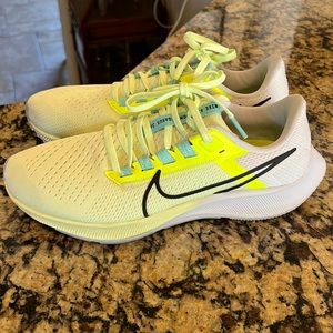Women’s Nike air zoom Pegasus 38 size 10